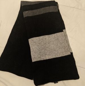 GAP scarf